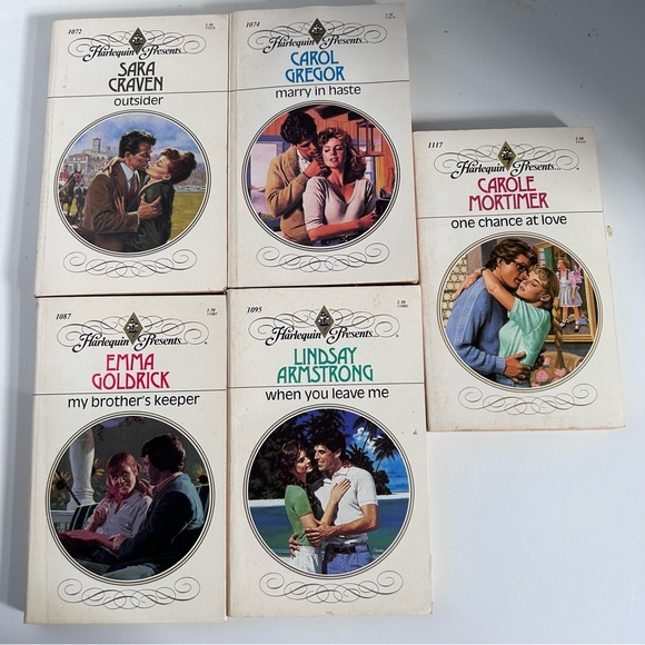 Vintage RARE Book Collection (10) Harlequin Presents -
Romance books LOT 3 - Picture 5 of 6